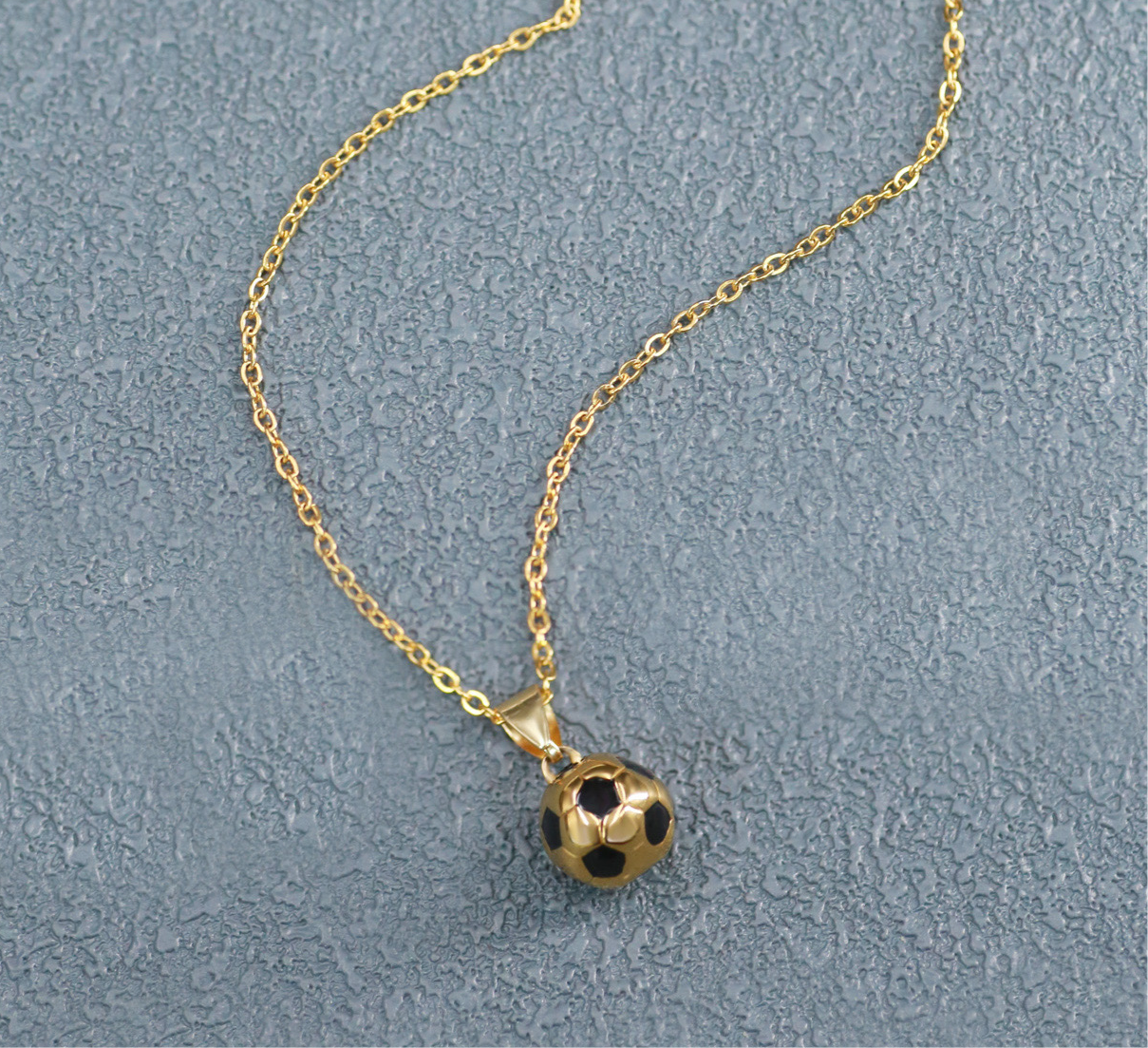 Collier avec Pendantif Ballon de Football - Fantaisie - Sport - Chaine Argenté ou Doré