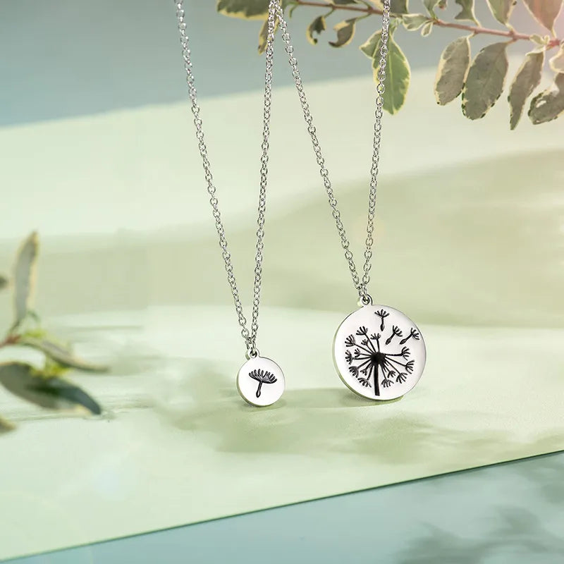 Lot de 2 Colliers avec Carte - Mère Fille - Famille Parents Enfant Maman Fille - Pendentif Rond Pissenlit - Acier Inoxydable