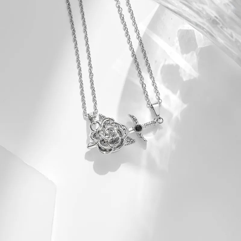 Lot de 2 Colliers D'amitié Aimanté - Epée dans Fleur - BFF - Best Friends Forever - Acier Inoxydable - Amitié - Couple