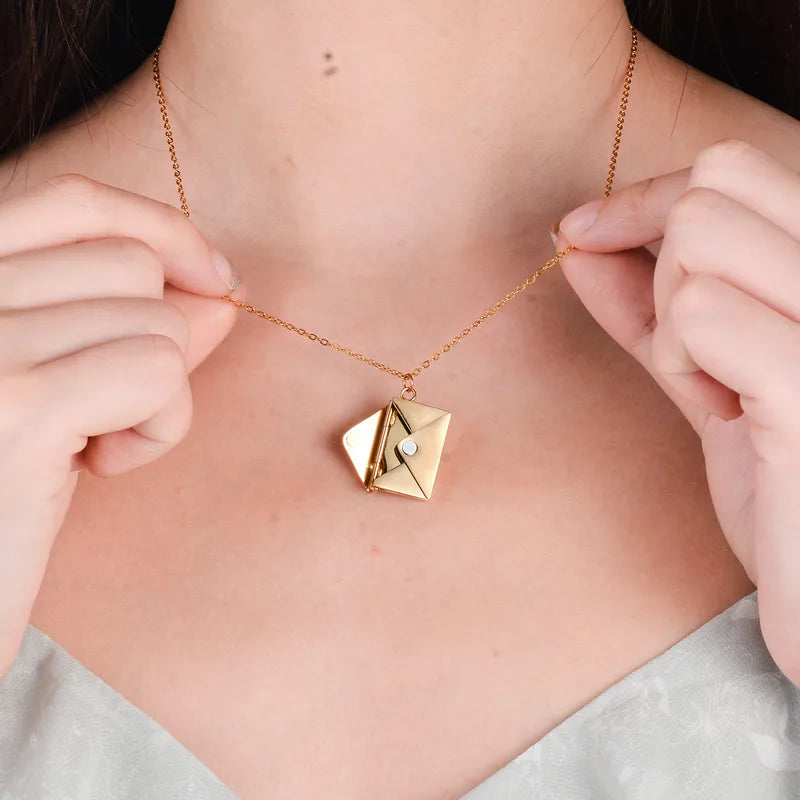 Collier Enveloppe avec Lettre à l'intérieur - Message - Love You - Gravure - Acier Inoxydable