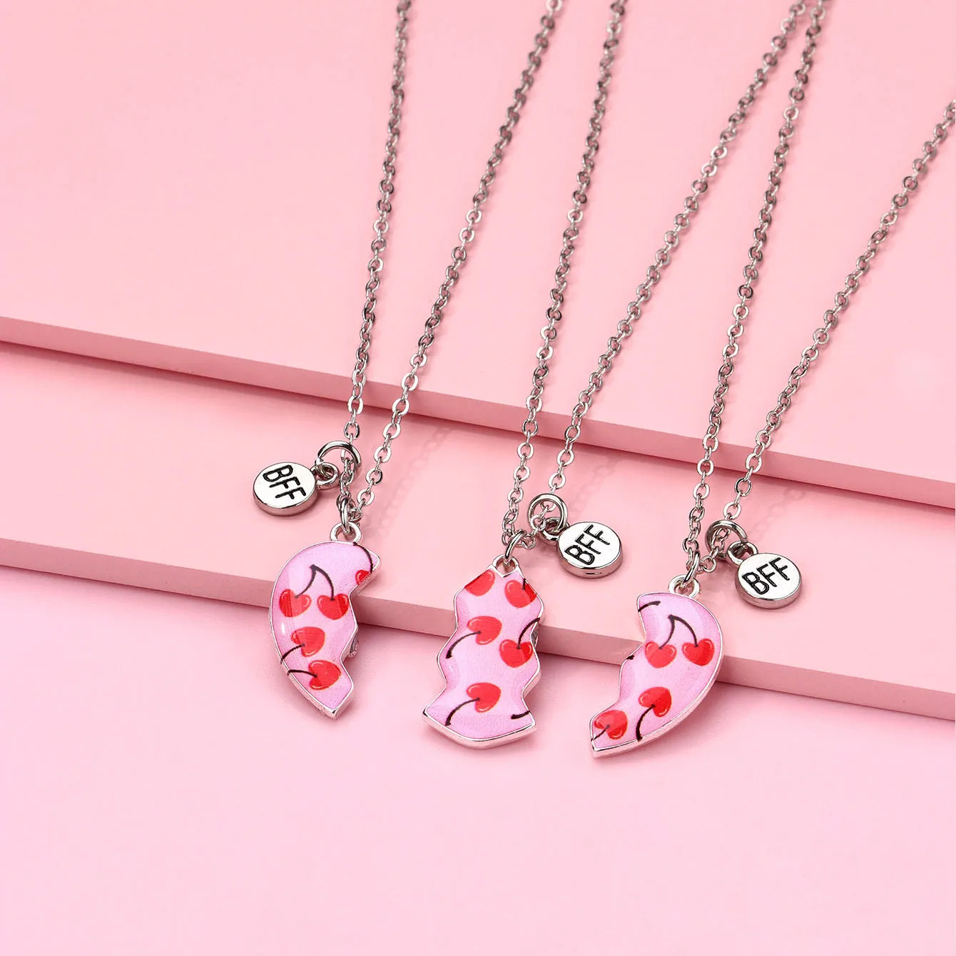 KINDER – Set mit 3 glitzernden Herz-Freundschaftsketten – BFF Best Friends Forever – Fantasy-Schmetterling – süßer magnetischer Anhänger