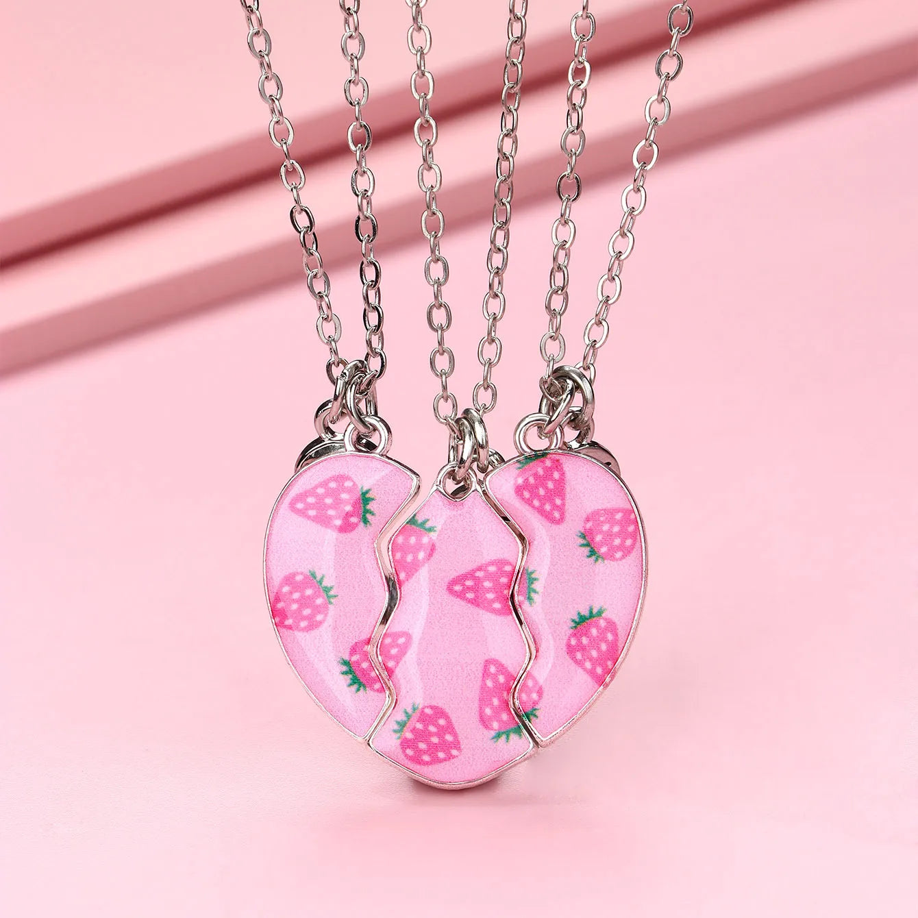 Lot de 3 Colliers BFF Aimanté - Coeur Fraises - BFF - Best Friends Forever - Amitié - Pendentif Aimanté - Mignon