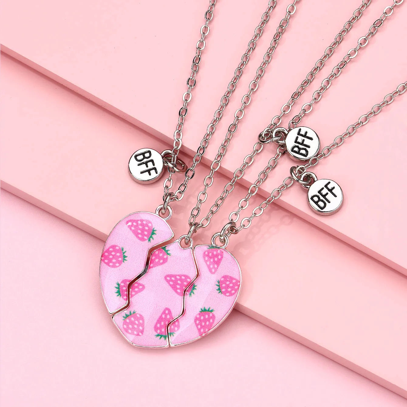 Lot de 3 Colliers BFF Aimanté - Coeur Fraises - BFF - Best Friends Forever - Amitié - Pendentif Aimanté - Mignon