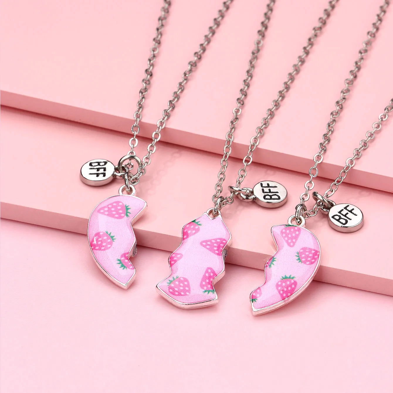 Lot de 3 Colliers BFF Aimanté - Coeur Fraises - BFF - Best Friends Forever - Amitié - Pendentif Aimanté - Mignon