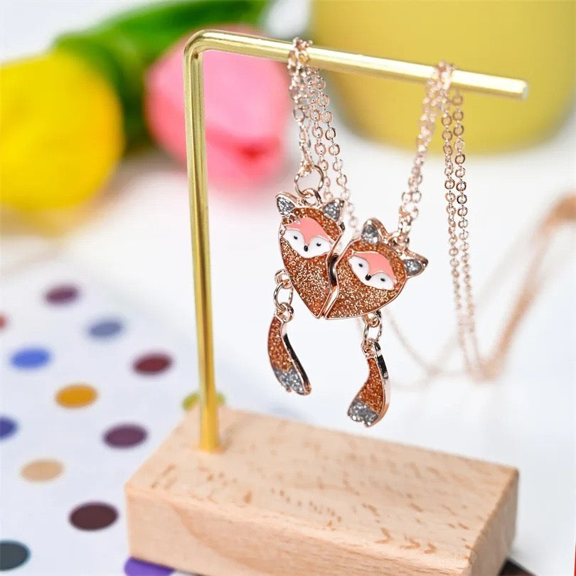 CHILD - Set of 2 Cute Fox Friendship Necklaces - BFF Best Friends Forever - Fantasy - Magnetic Pendant