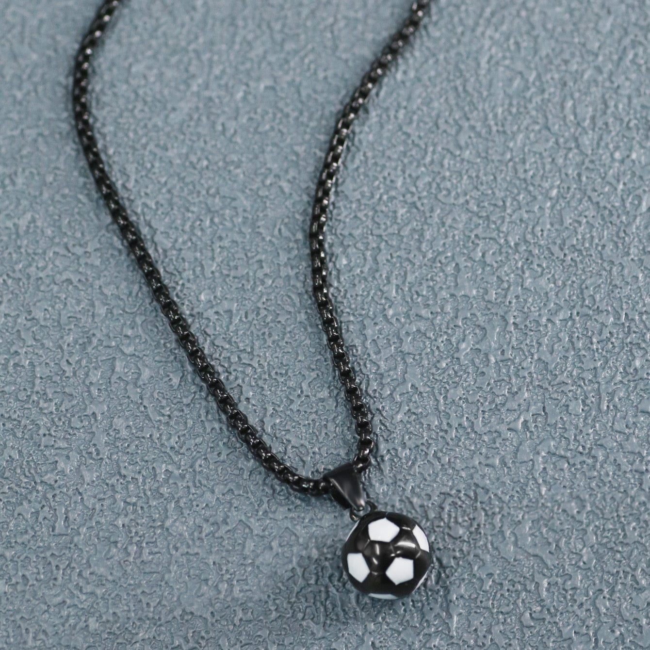 Collier avec Pendantif Ballon de Football - Fantaisie - Sport - Chaine Argenté ou Doré