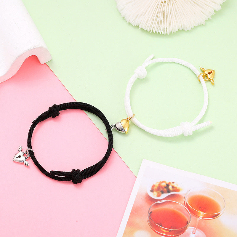 Set mit 2 verstellbaren Kordelarmbändern für Freundschaft oder Liebhaber. Geflügeltes Cadenat-Herz – BFF Best Friends Forever – Fantasy – magnetischer Paar-Anhänger