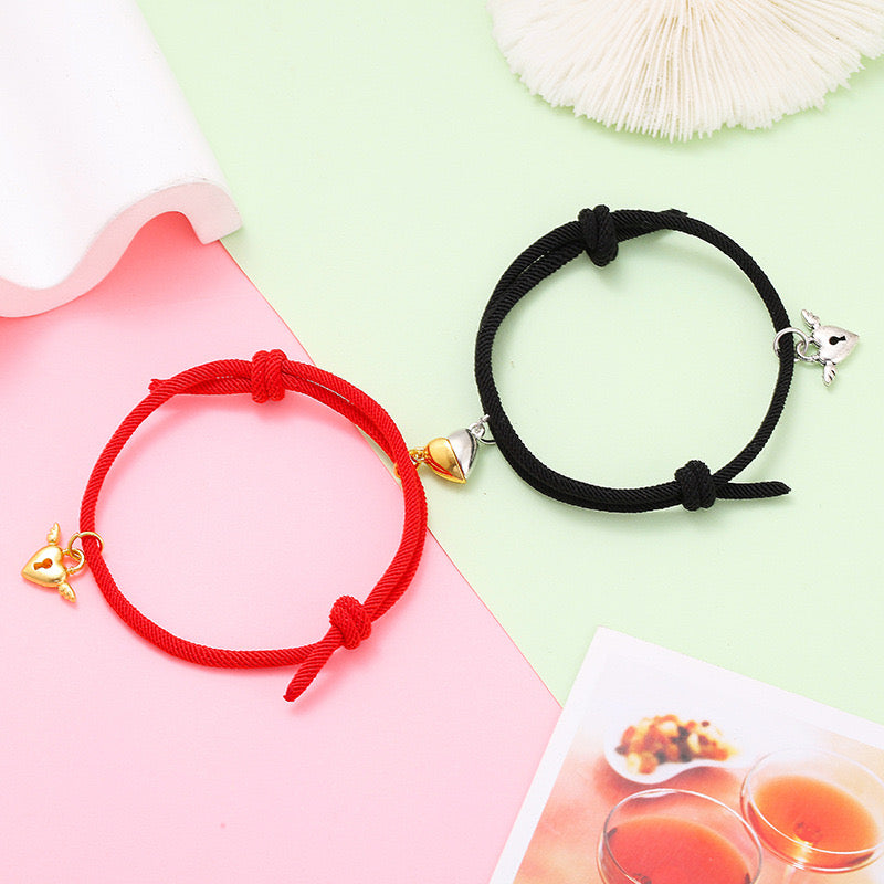 Set mit 2 verstellbaren Kordelarmbändern für Freundschaft oder Liebhaber. Geflügeltes Cadenat-Herz – BFF Best Friends Forever – Fantasy – magnetischer Paar-Anhänger