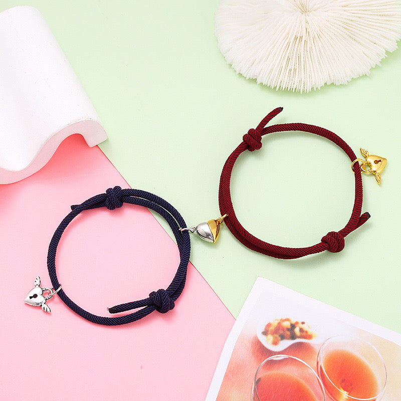 Set mit 2 verstellbaren Kordelarmbändern für Freundschaft oder Liebhaber. Geflügeltes Cadenat-Herz – BFF Best Friends Forever – Fantasy – magnetischer Paar-Anhänger