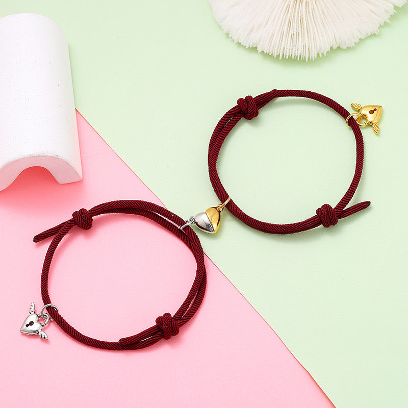 Set mit 2 verstellbaren Kordelarmbändern für Freundschaft oder Liebhaber. Geflügeltes Cadenat-Herz – BFF Best Friends Forever – Fantasy – magnetischer Paar-Anhänger