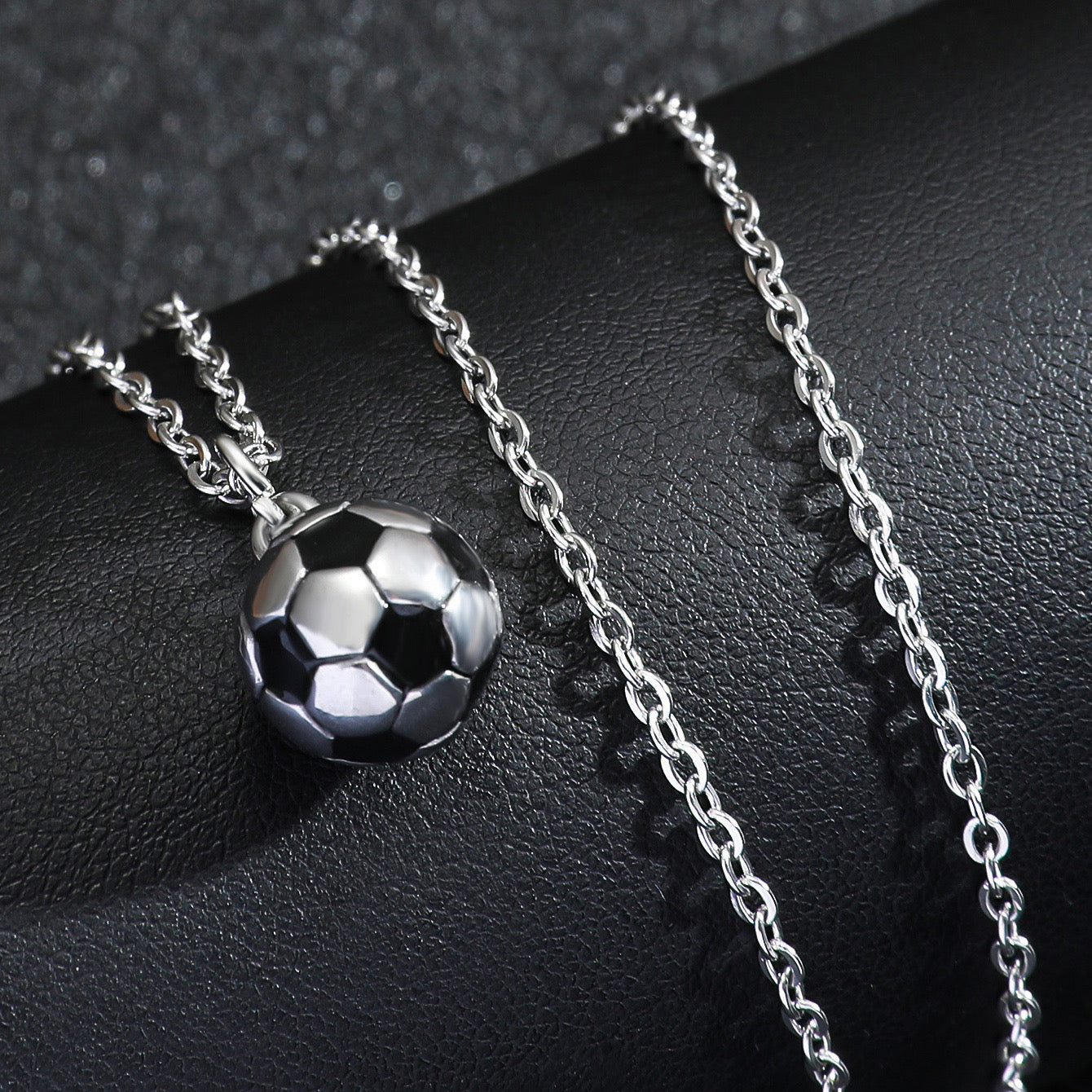 Collier avec Pendantif Ballon de Football - Fantaisie - Sport - Chaine Argenté ou Doré