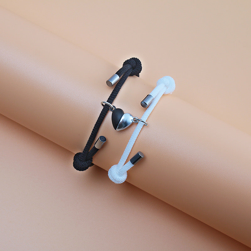 Set mit 2 verstellbaren Freundschaftsarmbändern aus Kordel, beste Freunde – BFF, beste Freunde – ausgefallen – magnetischer Herzanhänger – Verliebte – Paar