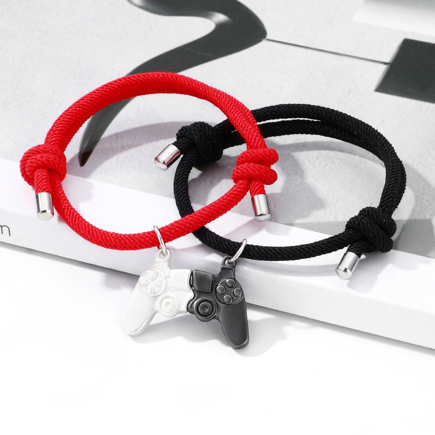Set aus 2 verstellbaren Freundschaftsarmbändern mit Kordel, beste Freunde, Spielkonsolen-Controller – BFF – Fantasy – magnetischer Anhänger – Liebhaber – Paar