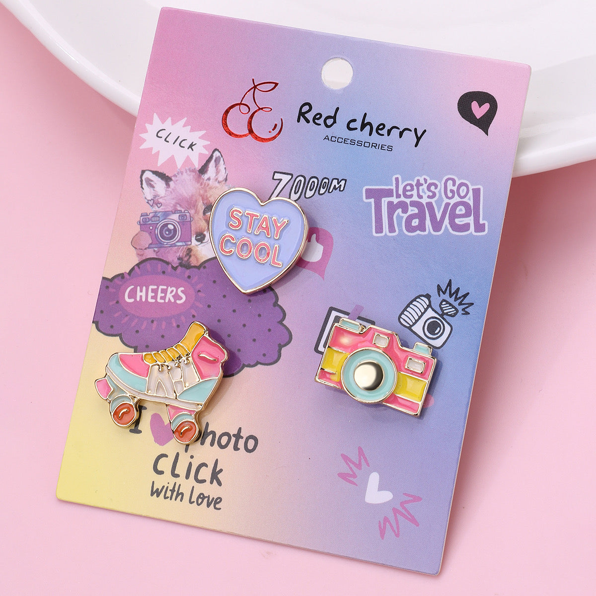 Lot de 3 Pin's Broches avec Carte - Patins à Roulettes Appareil photo Cœur - Fantaisie - Alliage Email