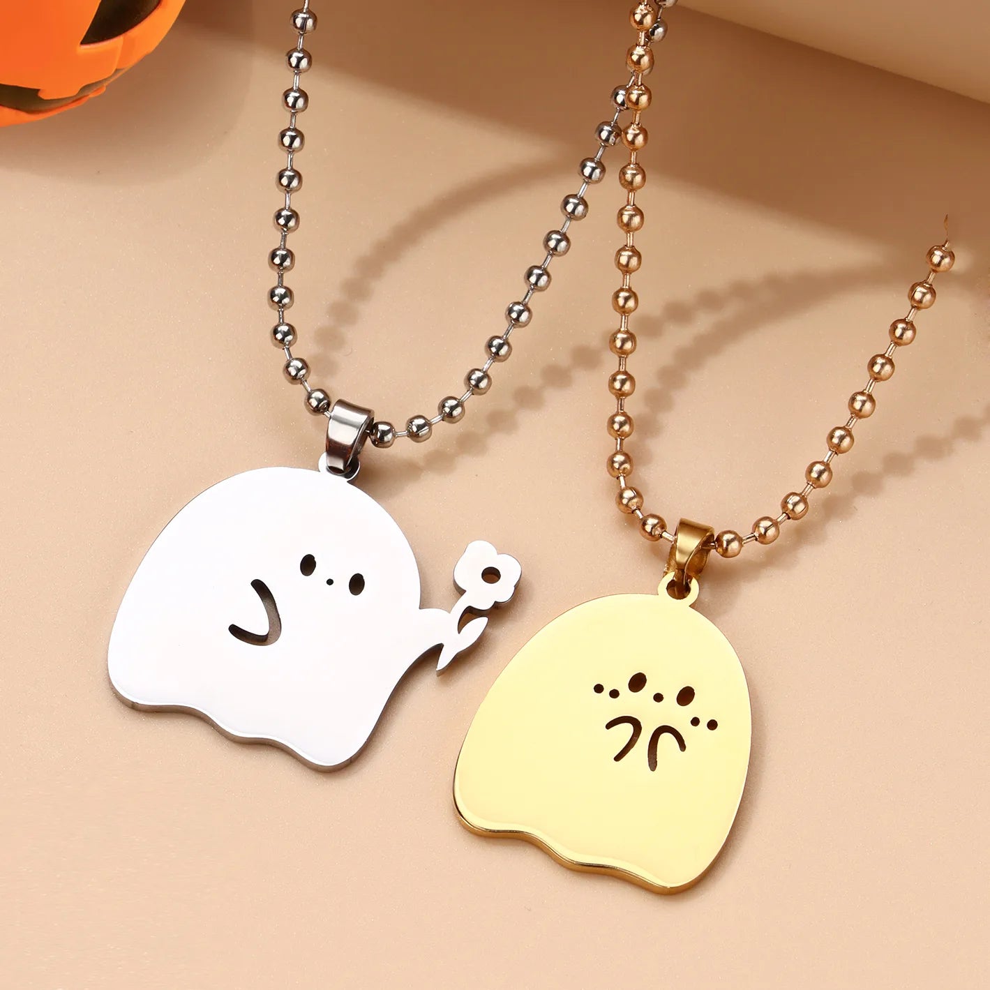 Lot de 2 Collier d'amitié - Fantôme tend une Fleur - BFF - Best Friends Forever - Pendentif Doré - Amitié - Halloween