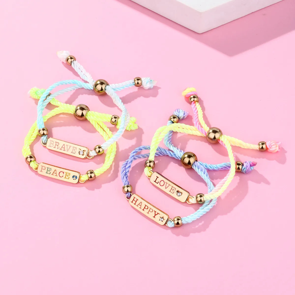 Lot de 4 Bracelets Cordon Réglable avec Carte - Love Peace Brave Happy - Mignon - Couleurs Fluo