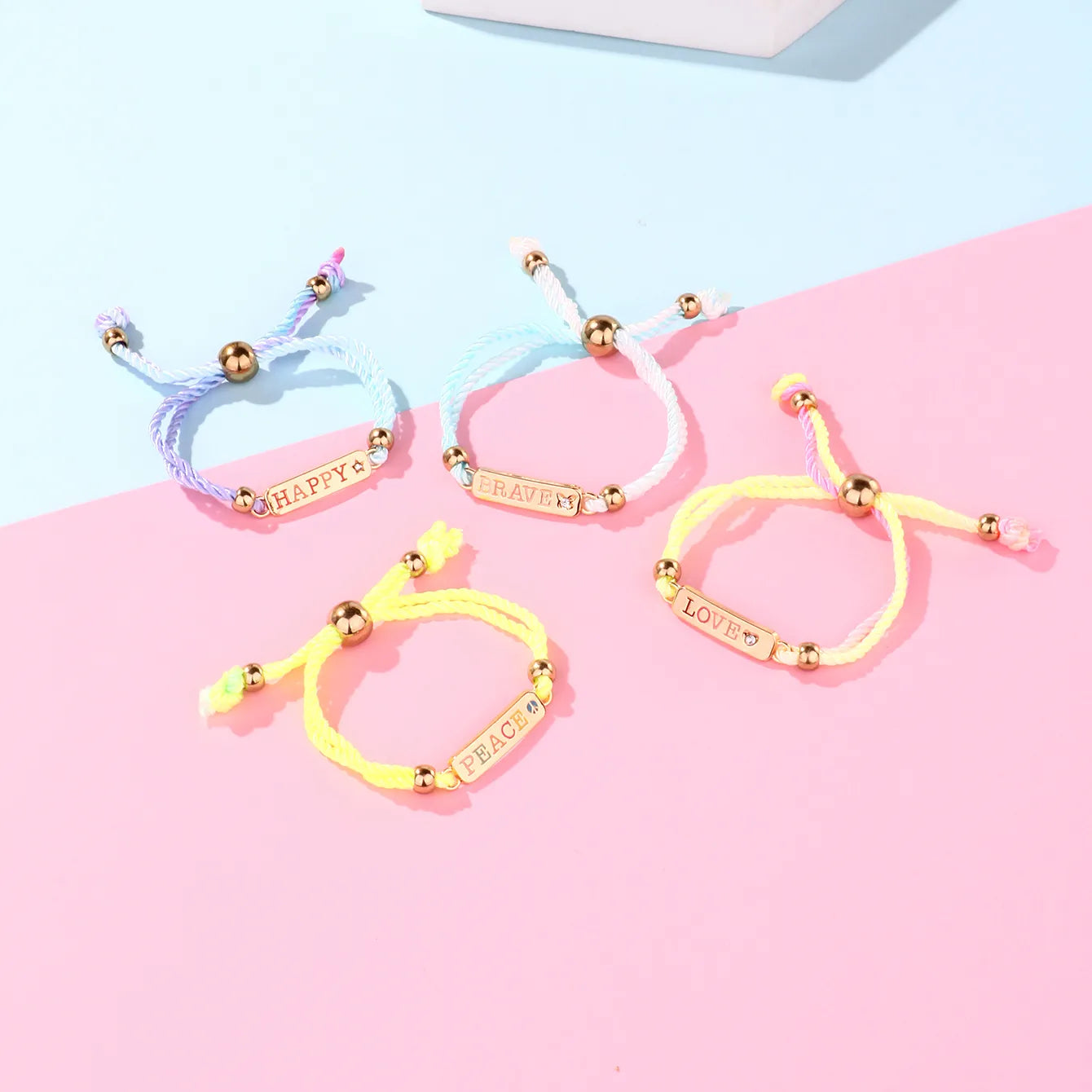 Lot de 4 Bracelets Cordon Réglable avec Carte - Love Peace Brave Happy - Mignon - Couleurs Fluo