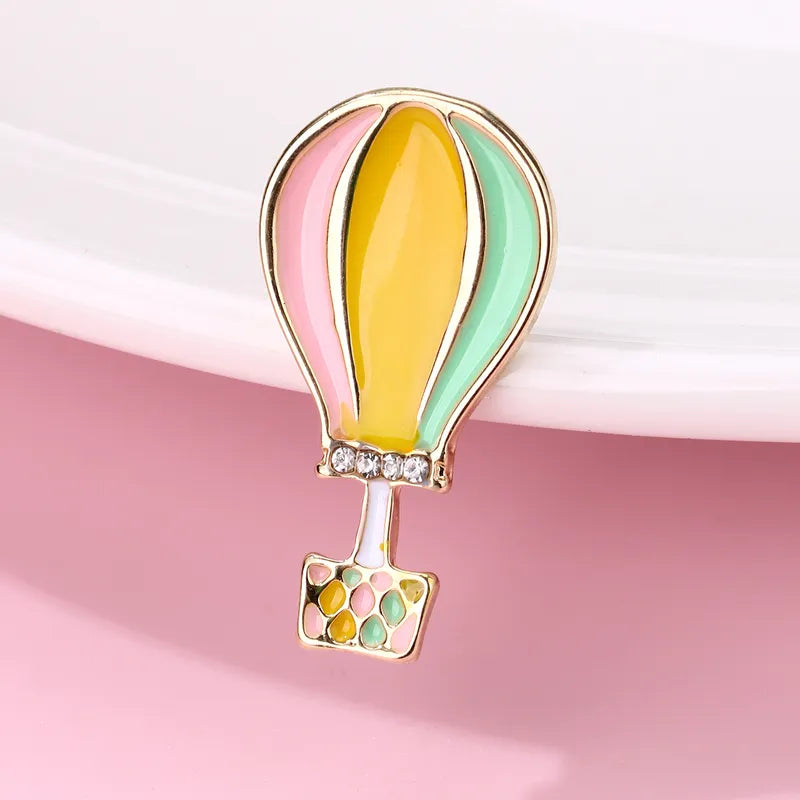 Pin's Broche avec Carte - Ballon Mongolfière Astronaute - Fantaisie - Alliage Email