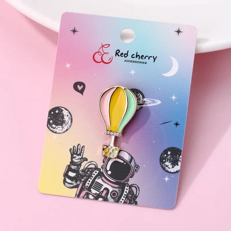 Pin's Broche avec Carte - Ballon Mongolfière Astronaute - Fantaisie - Alliage Email