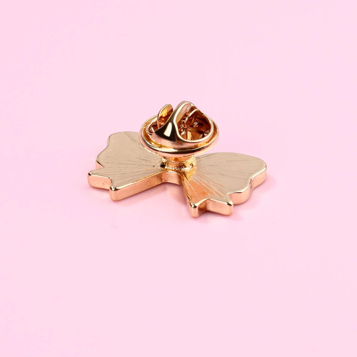 Pin's Broche avec Carte - Noeud Rose - Fantaisie - Alliage Email