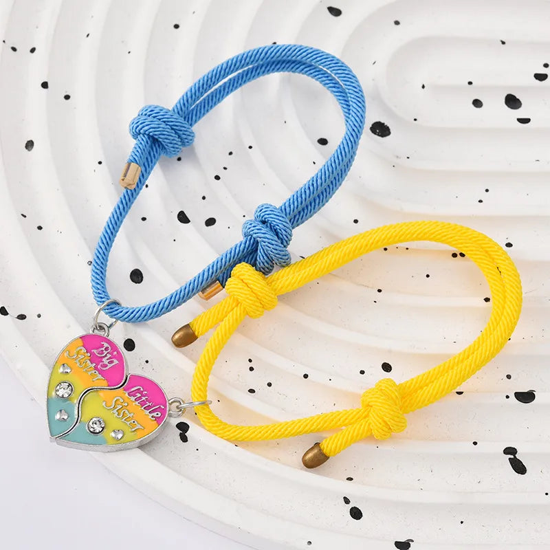 Set mit 2 Schwester-Halsketten – kleine Schwester, große Schwester, Familie – ausgefallen – magnetischer Herz-Anhänger