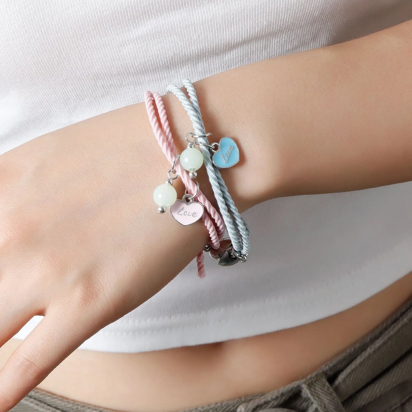 KINDER – Set mit 2 elastischen Kordelarmbändern „Beste Freunde“ – BFF Best Friends Forever – Ausgefallen – Magnetanhänger