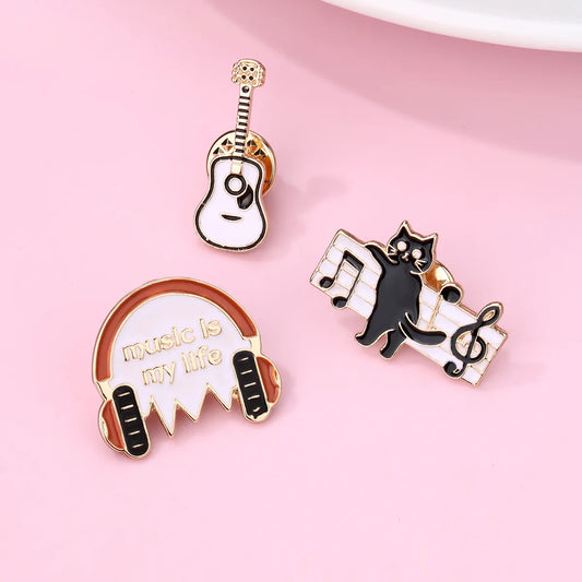Lot de 3 Pin's Broches avec Carte - Chat Musique Ecouteurs Guitare - Amoureux des Chats - Fantaisie - Alliage Email