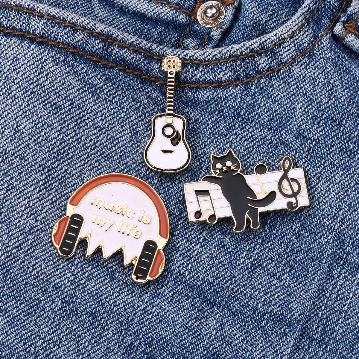 Lot de 3 Pin's Broches avec Carte - Chat Musique Ecouteurs Guitare - Amoureux des Chats - Fantaisie - Alliage Email