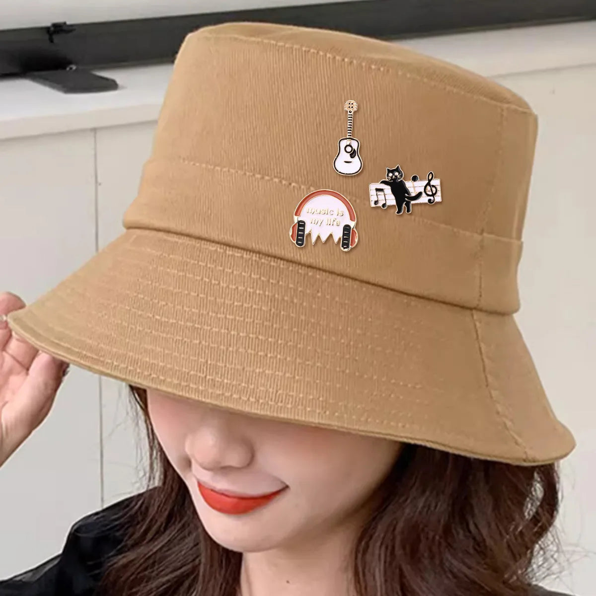 Lot de 3 Pin's Broches avec Carte - Chat Musique Ecouteurs Guitare - Amoureux des Chats - Fantaisie - Alliage Email