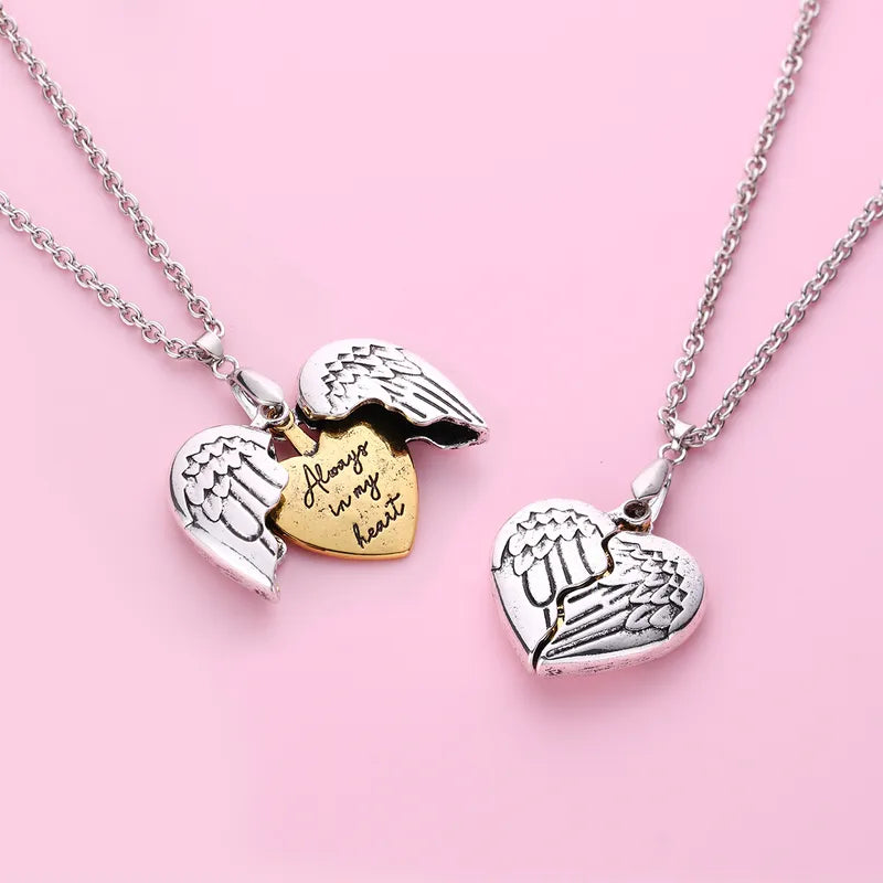 Collier avec Pendentif - 2 Ailes d’Ange qui s'ouvrent sur un Coeur - Always in my Heart - Gravure