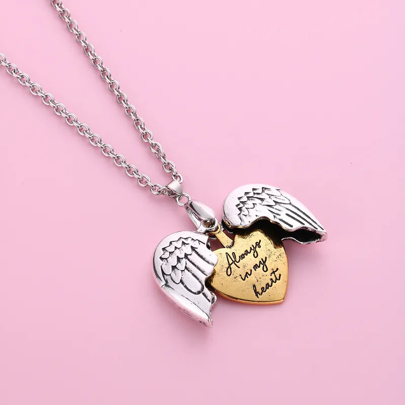 Collier avec Pendentif - 2 Ailes d’Ange qui s'ouvrent sur un Coeur - Always in my Heart - Gravure