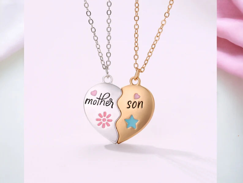 Lot de 2 Colliers Mère Fils avec Carte - Famille Parents Enfant - Maman Garçon - Pendentif Coeur Aimanté