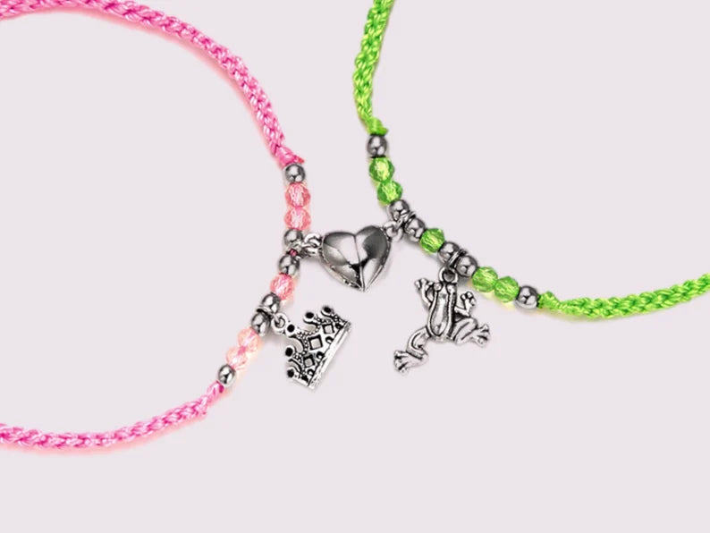 Set mit 2 verstellbaren Kordelarmbändern für Freundschaft oder Liebe, magnetisches Herz, Prinzessin und Frosch – BFF, beste Freunde für immer – Fantasie – Perlen