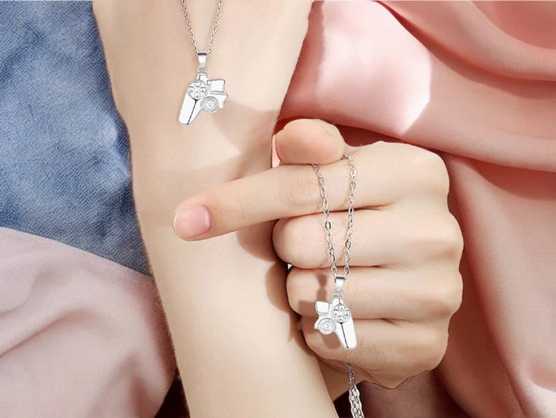 Set of 2 Friendship Necklace Chains - Game Console Controller - BFF Best Friends Forever - Fantasy - Magnetic Pendant - Couple Lovers