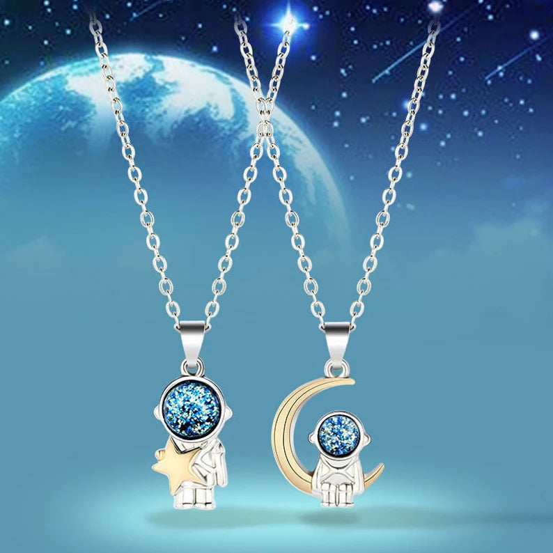Set of 2 Chains Friendship Necklaces Projection Message Love Multiple Languages - Astronaut - BFF Best Friends - Fantasy - Lovers Couple