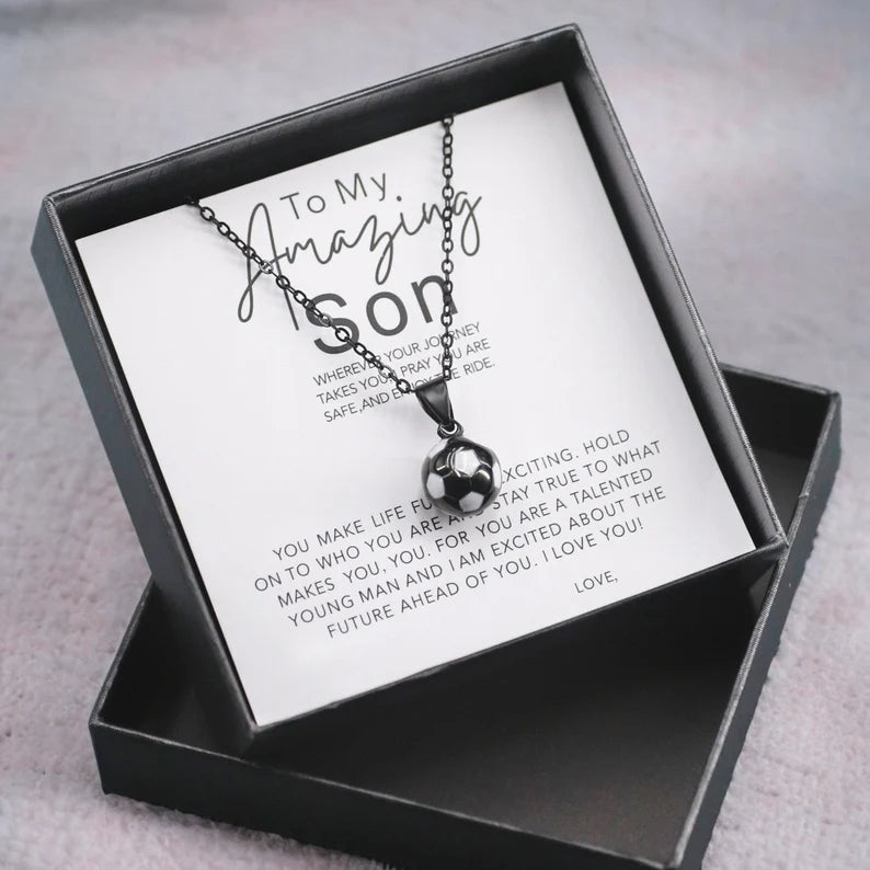 Chaine Ballon Football Avec Carte dans Boîte Cadeau - A mon Fils Incroyable - Famille Parents Enfant Garçon - Acier Inoxydable - Pendentif Ballon Père Fils Mère