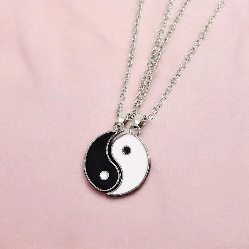 Set of 2 Friendship Necklace Chains - Ying Yang - BFF Best Friends Forever - Pendant - Couple Lovers - Silver or Gold
