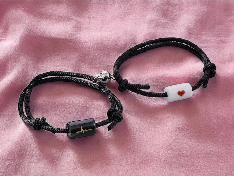 Set mit 2 verstellbaren Freundschaftsarmbändern aus Kordel, beste Freunde – BFF, beste Freunde – ausgefallen – magnetischer Kugelanhänger – Verliebte – Paar