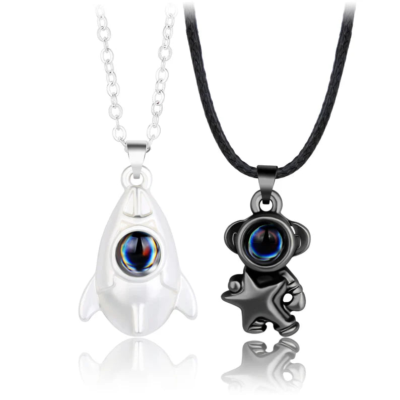 Set of 2 Chains Friendship Necklaces Projection Message Love Multiple Languages - Astronaut - BFF Best Friends - Fantasy - Lovers Couple