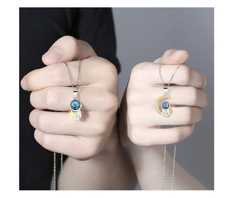 Set of 2 Chains Friendship Necklaces Projection Message Love Multiple Languages - Astronaut - BFF Best Friends - Fantasy - Lovers Couple