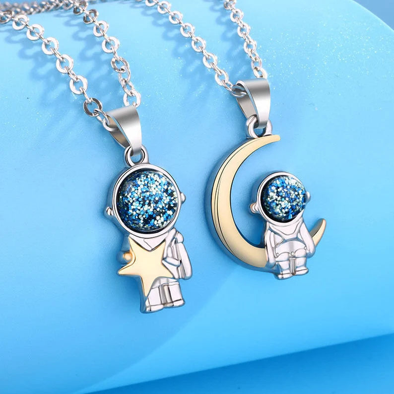 Set of 2 Chains Friendship Necklaces Projection Message Love Multiple Languages - Astronaut - BFF Best Friends - Fantasy - Lovers Couple