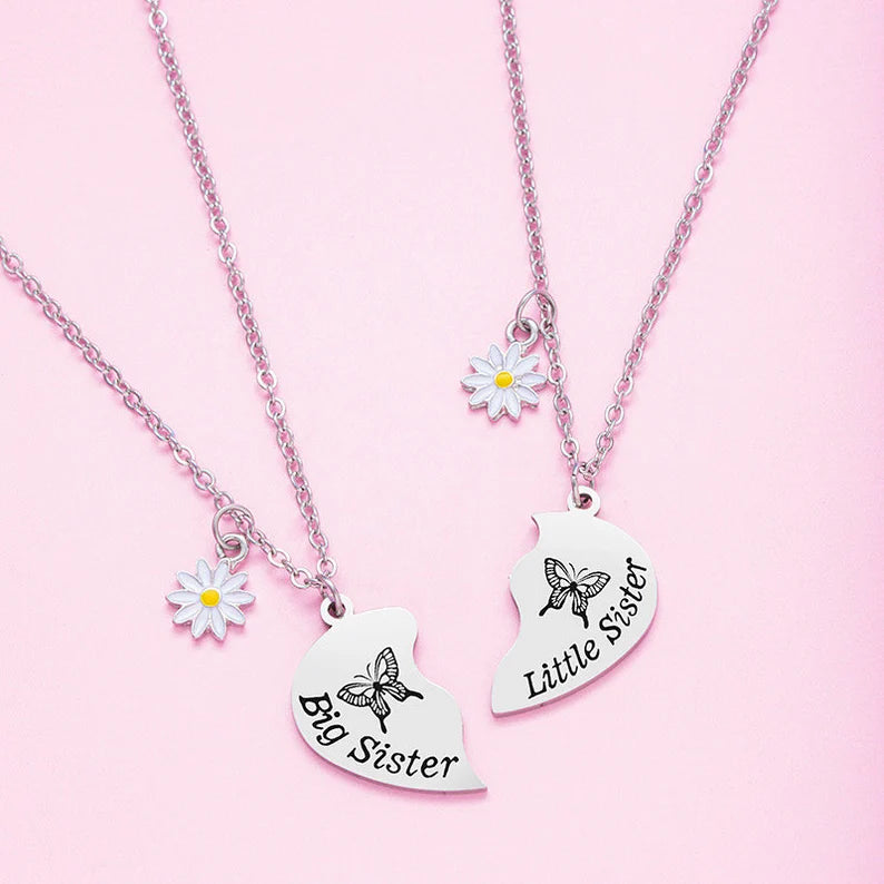 Lot de 2 Colliers Coeur - Soeurs - Famille Petite Soeur Grande Soeur - Fleurs Papillons - Pendentif Coeur - Acier Inoxydable