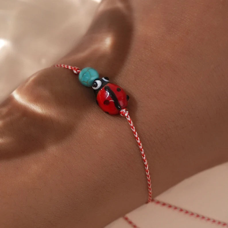Bracelet Cordon Réglable avec Carte - Coeur Coccinelle Mauvais Oeil - Cordon Rouge Blanc