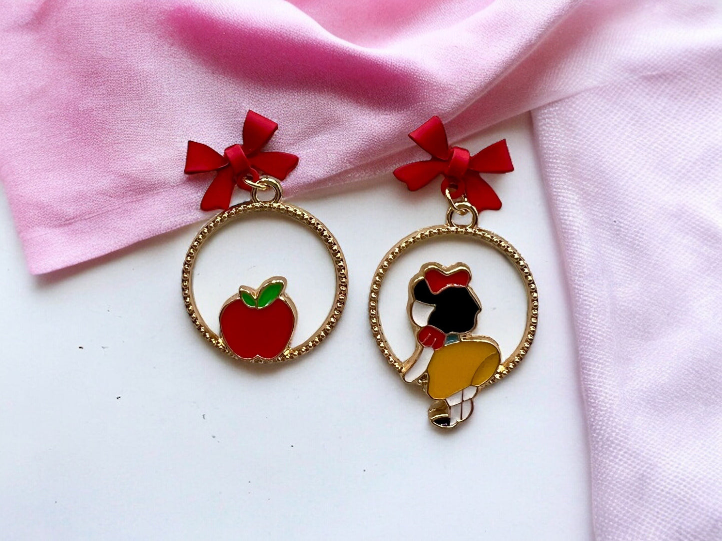 Boucles Oreilles - Pendants d'oreilles - Princesses - Conte de Fée - Dessin Animé - Cuivre Plaqué Or