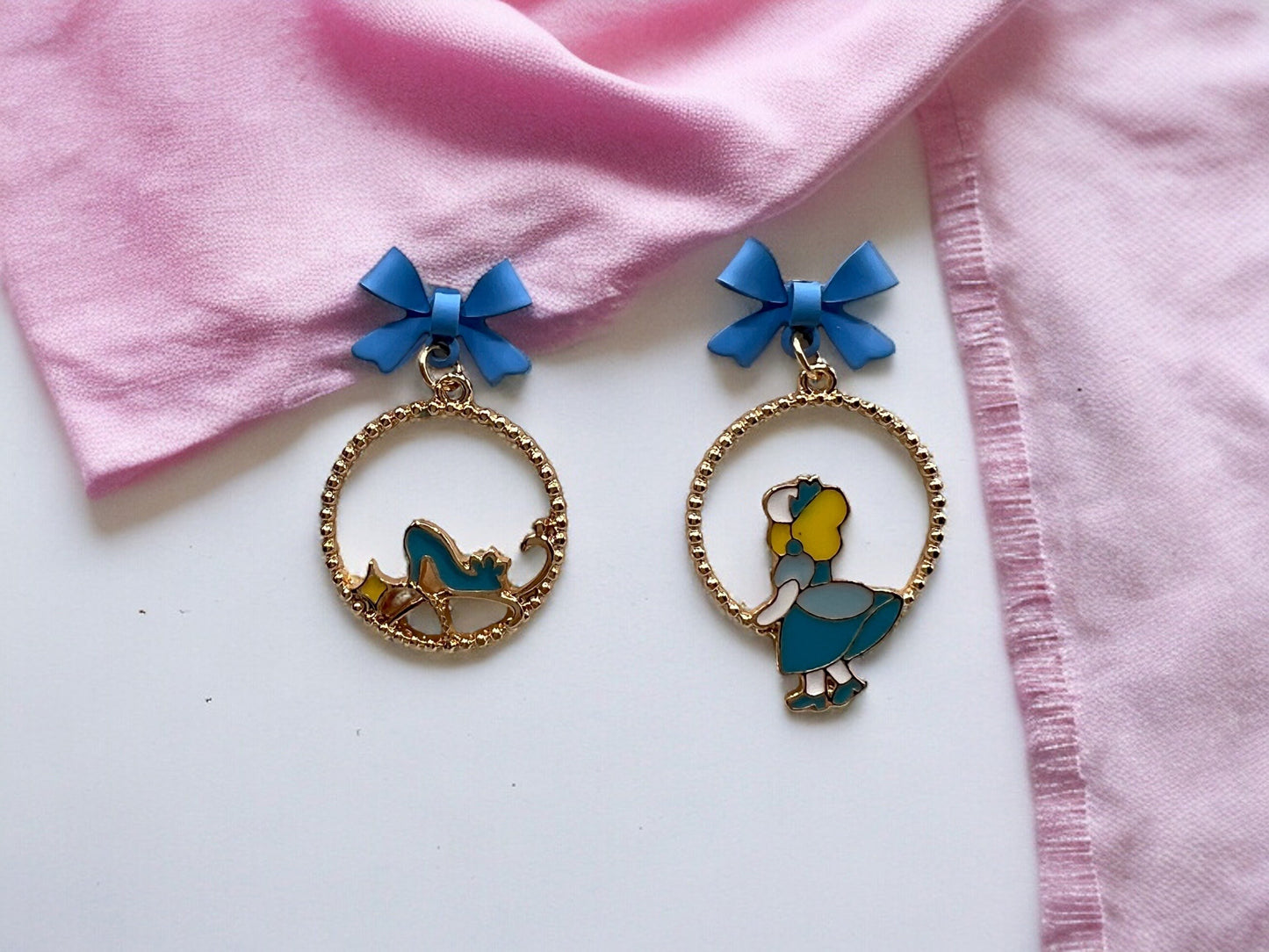 Boucles Oreilles - Pendants d'oreilles - Princesses - Conte de Fée - Dessin Animé - Cuivre Plaqué Or