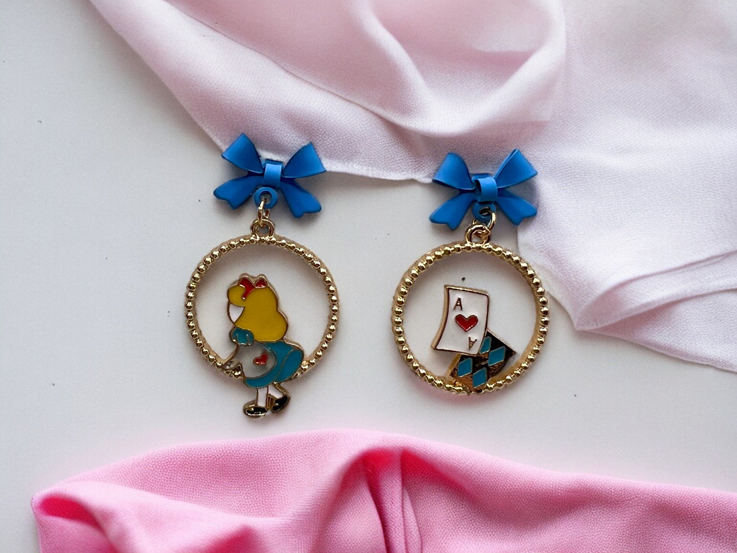 Boucles Oreilles - Pendants d'oreilles - Princesses - Conte de Fée - Dessin Animé - Cuivre Plaqué Or