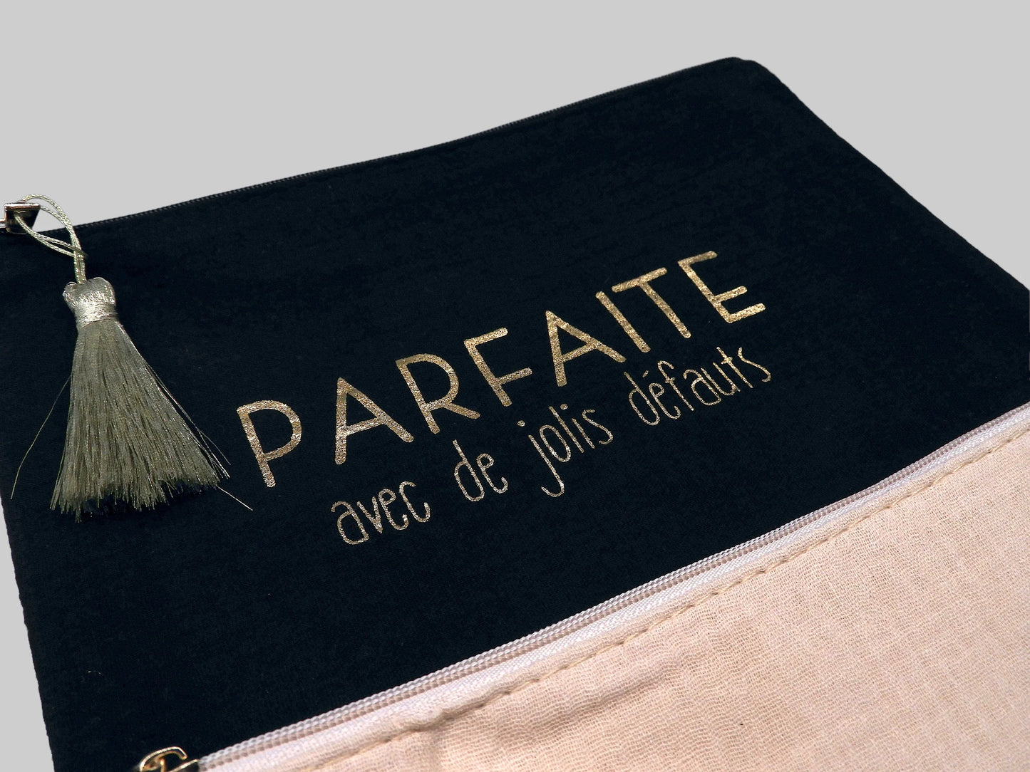 Pochette Maquillage - Trousse de Toilette - Parfaite avec de jolis défauts