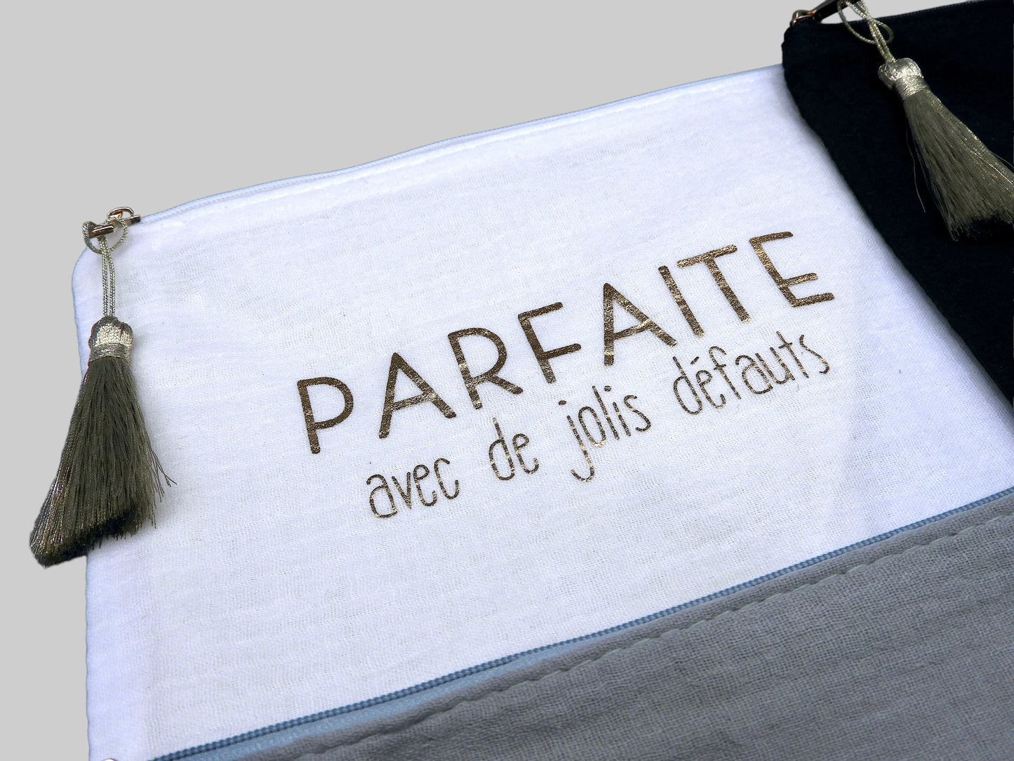 Pochette Maquillage - Trousse de Toilette - Parfaite avec de jolis défauts