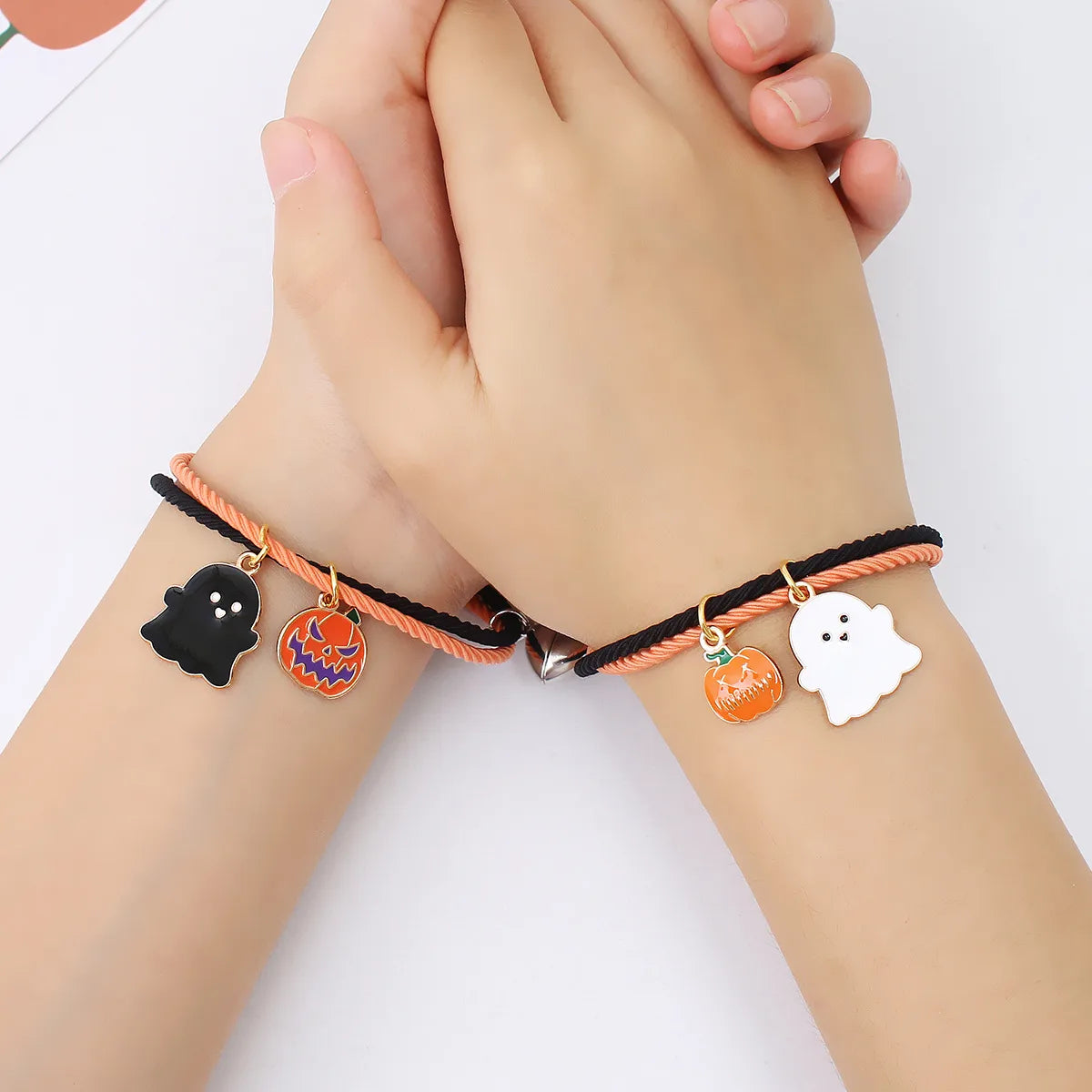 Lot de 2 Bracelets D'amitié Cordon Elastique - Petit Fantôme - BFF - Best Friends Forever - Fantaisie - Pendentif Aimanté Coeur - Halloween Citrouille