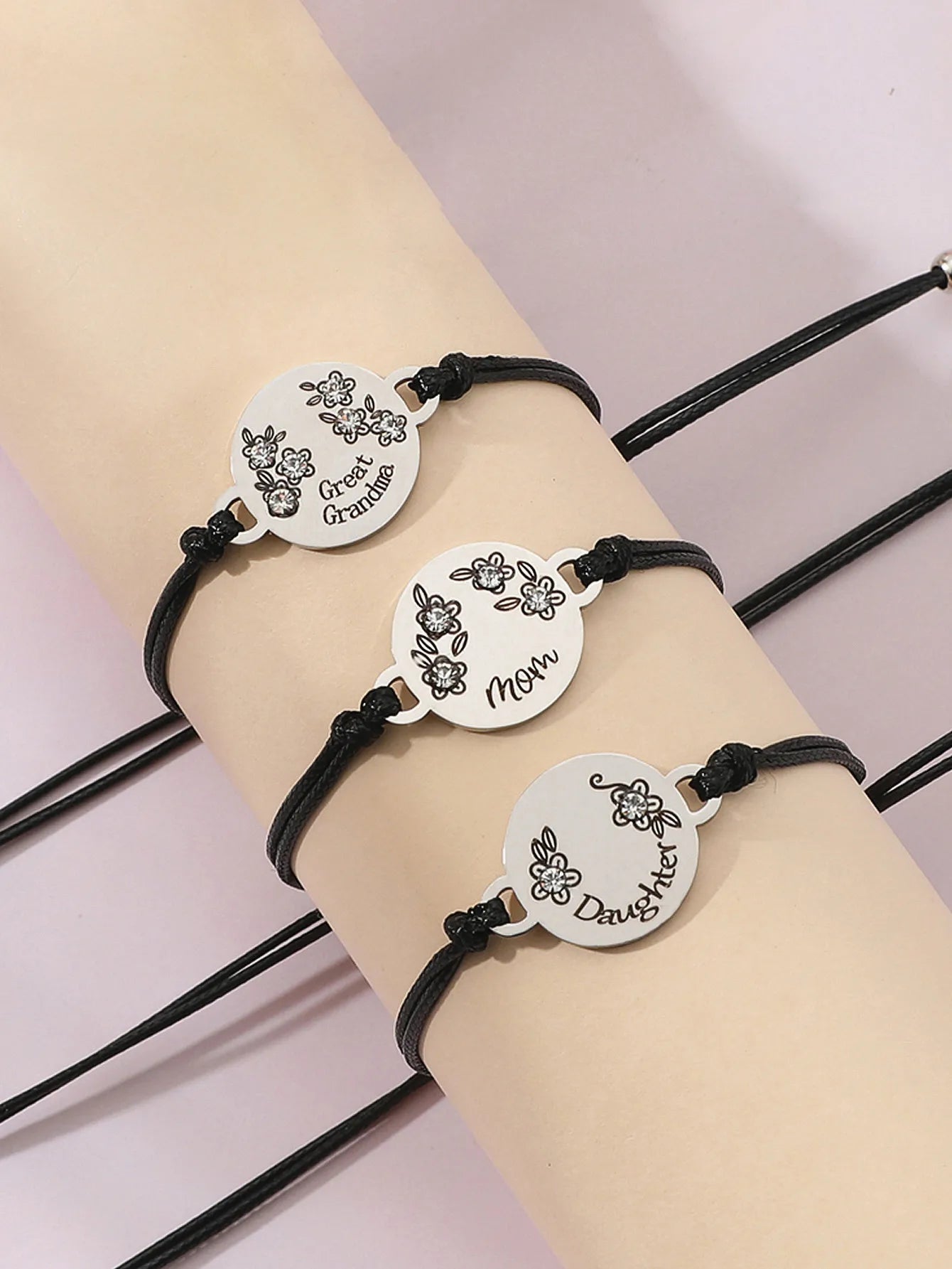 Set mit 3 verstellbaren Kordelarmbändern für Großmutter, Mutter und Tochter – Familie, Eltern, Kind, Mutter und Tochter – Herz-Anhänger – Edelstahl